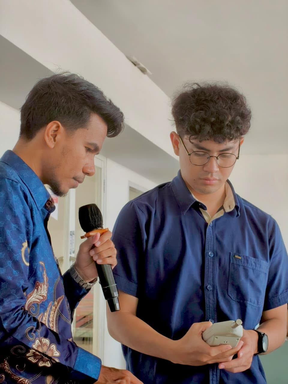 Praktik kalibrasi sound level meter bersama peserta pelatihan K3 Migas