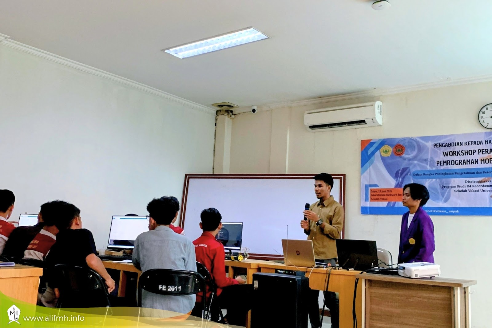 Penyampaian Materi Workshop oleh Instruktur
